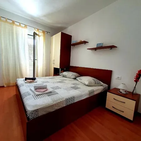 Tri Sestrice Sveta Nedelja (Hvar)