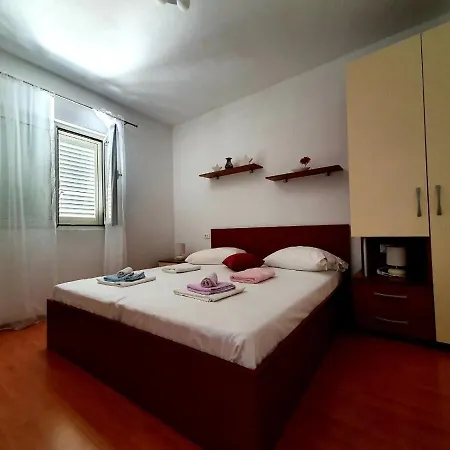 Tri Sestrice * Sveta Nedelja (Hvar)