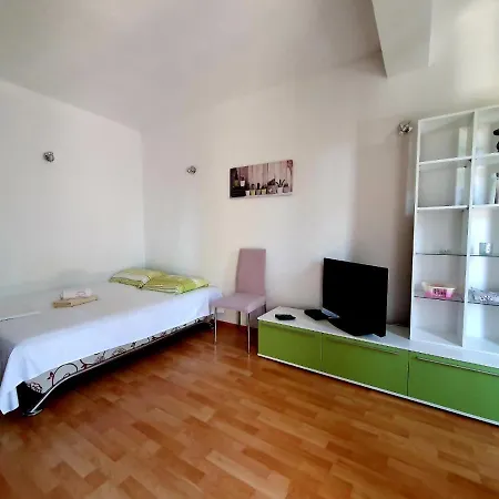 Tri Sestrice Apartment *