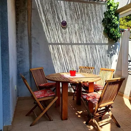 Tri Sestrice * Sveta Nedelja (Hvar)