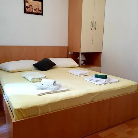 Tri Sestrice * Sveta Nedelja (Hvar)