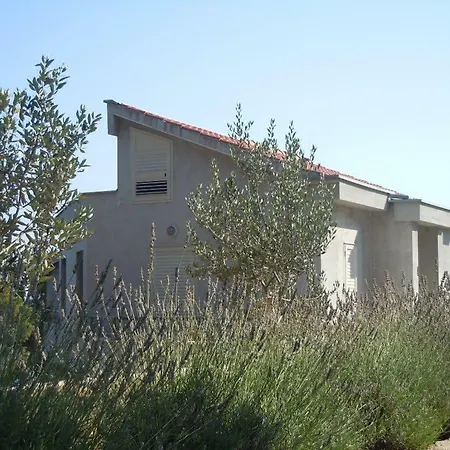 Tri Sestrice Apartment *